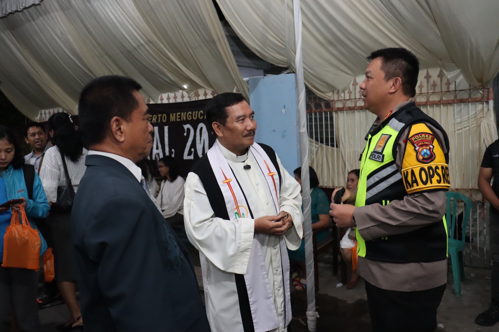 Tinjau Gereja, Kapolres Mojokerto Kota Pastikan Pelayanan Pengamanan Berjalan Optimal Selama Ibadah Natal