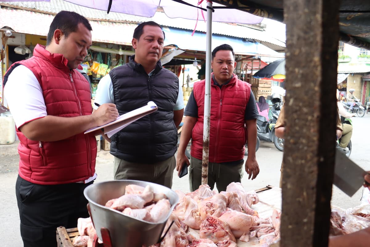 Pastikan Stabilitas Harga Bapokting, Polres Mojokerto Kota Gelar Sidak Pasar Jelang Ramadhan